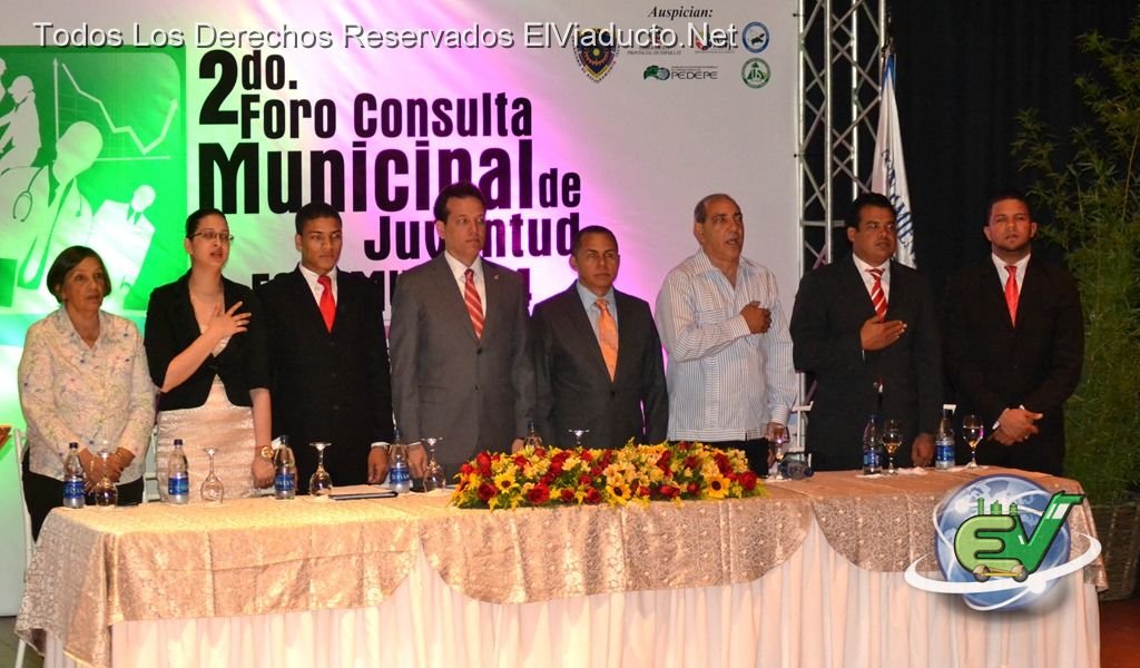 Mesa principal en la apertura del 2do foro municipal de juventud